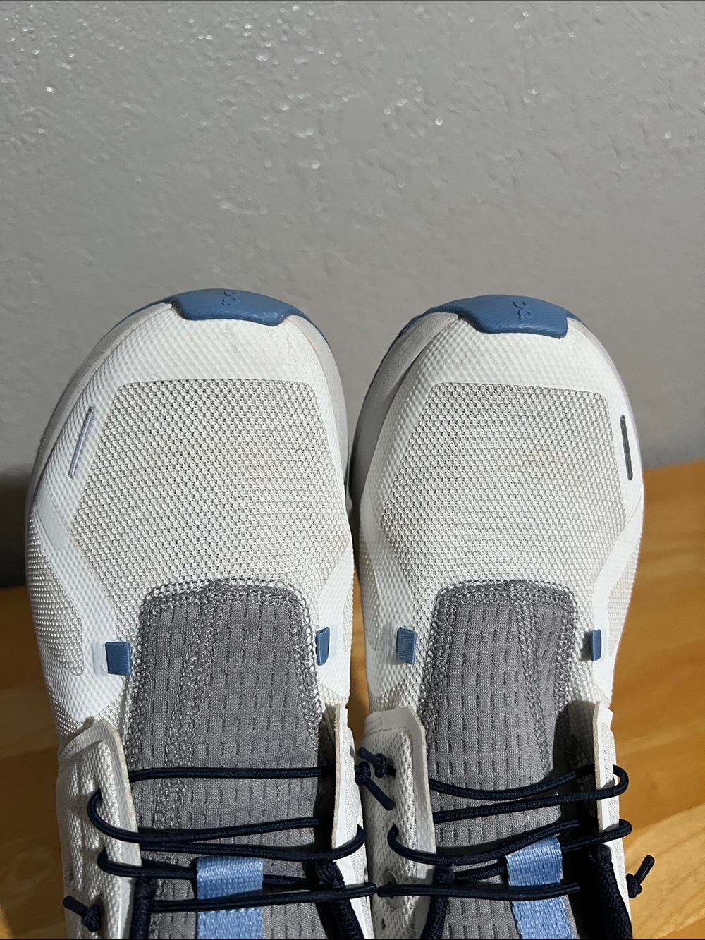 On Cloud 5 Running Shoes Youth US 6 White Gray Blue Fits Women’s 7.5 - Picture 4 of 9